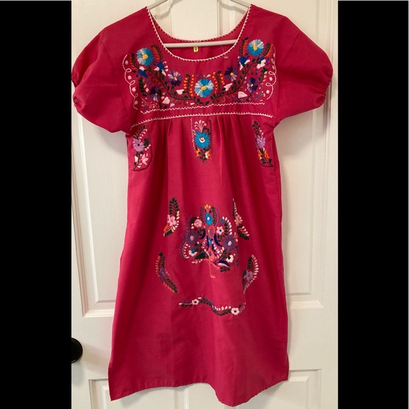Embroidered pink dress with floral design NWOT - Picture 1 of 7